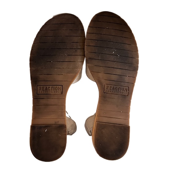 Kenneth Cole Reaction Jolly Sandals - Picture 10 of 10